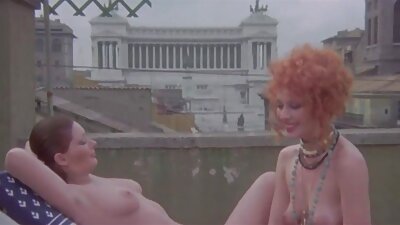 Сексуальну блондинку в дупу жорстко трахкає великий член порно відео українське