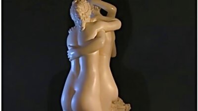Ботан продав свою гарячу дівчину порноукраїнське за гроші