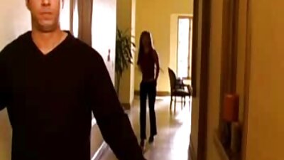 Нещодавно розлучена українське домашнє порно милфа трахається в її новому домі