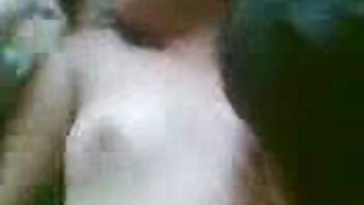 Сексуальна азіатська дівчина отримує її українське домашнє порно волохату кицьку пробурено