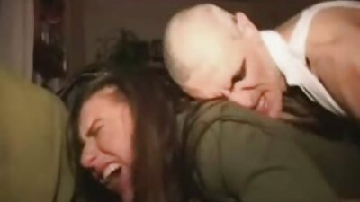 Сексуальна дружина дозволяє чоловікові трахнути секс по українське її в дупу